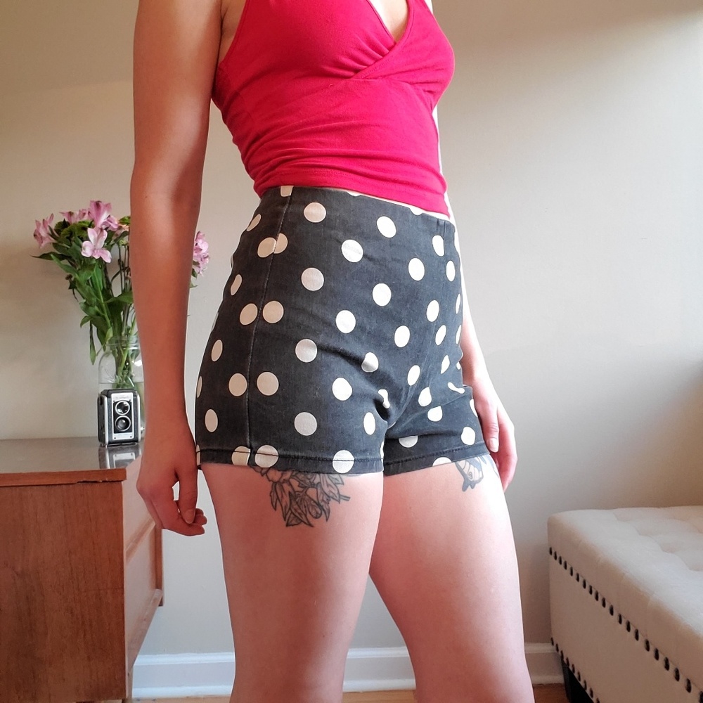 High Waisted poka-dotted Shorts